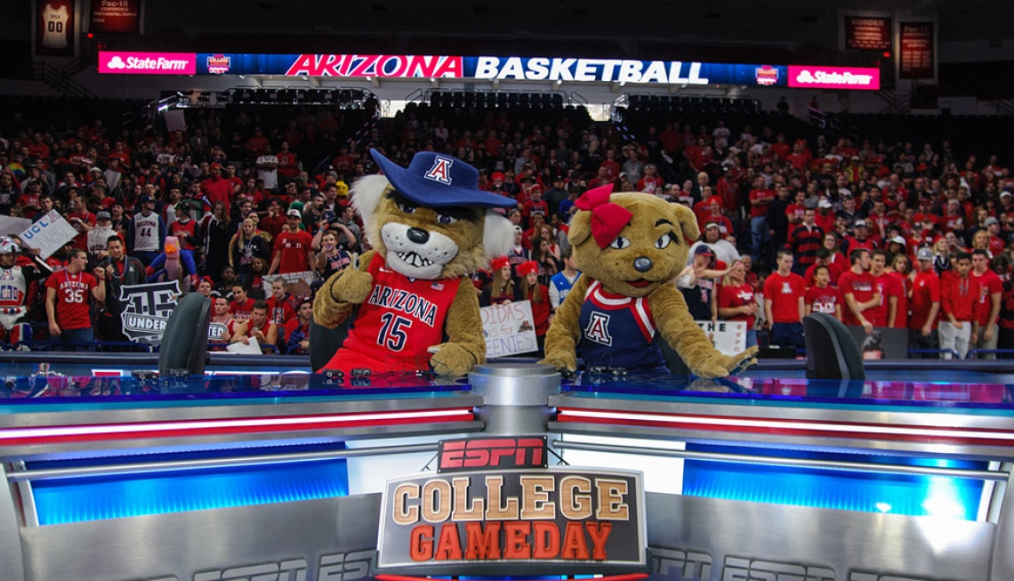  Wilbur and Wilma host Game Day